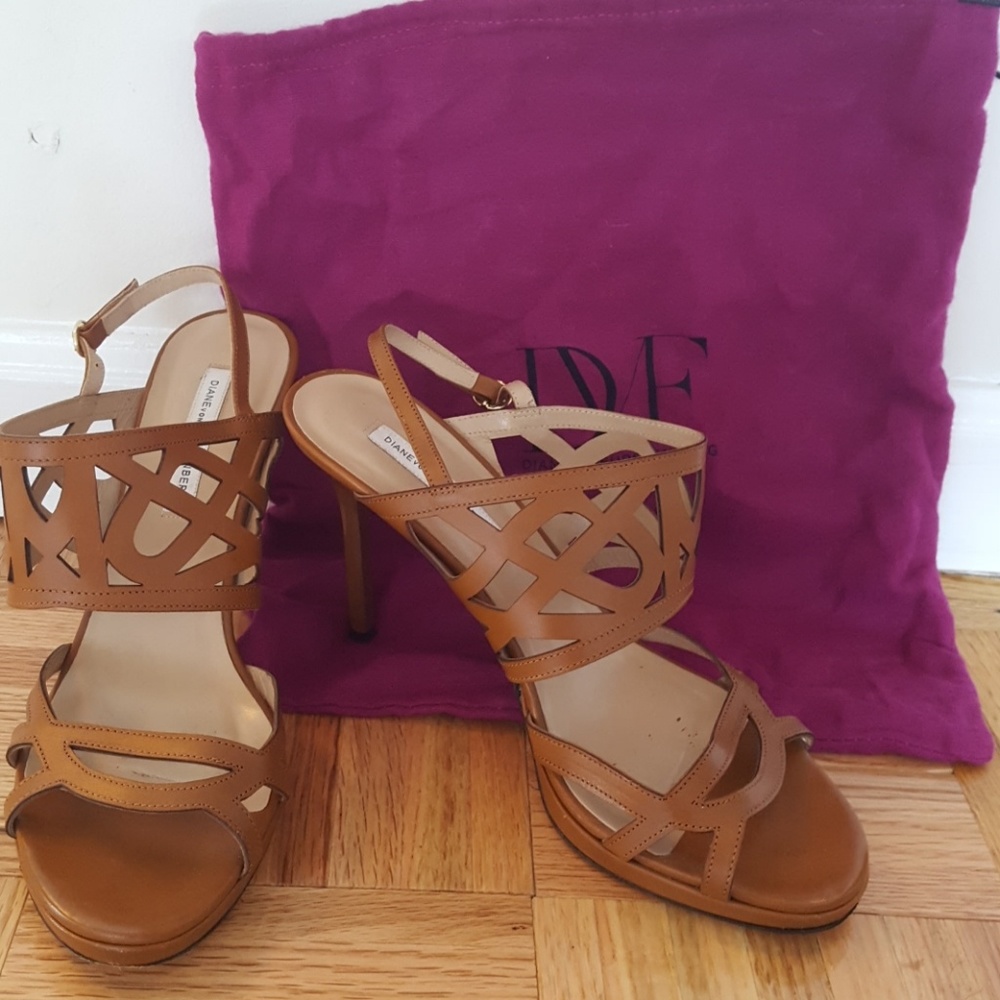 Dvf brown cutout heels ankle strap size 9